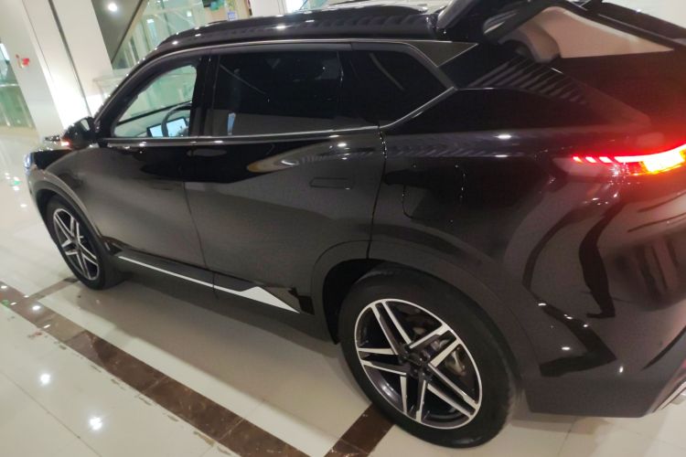 东风风神 皓瀚 2023款 DH-i 1.5T 尊贵版车身外观4