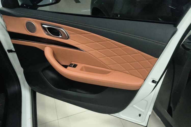 哪吒汽车 哪吒L 2024款 增程 220 闪充版中控内饰7005