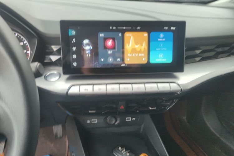 名爵 MG5 2023款 180DVVT 手动风尚版中控内饰16