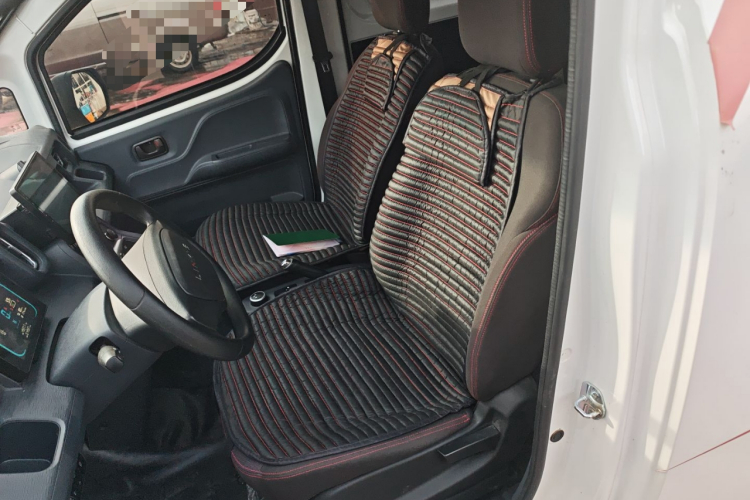 予风汽车 予风黄金仓 2025款 客车版 带慢充中控内饰19