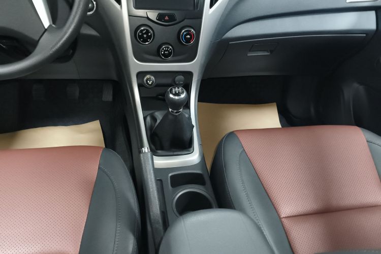 比亚迪F3 2015款 节能版 1.5L 手动舒适型局部细节18