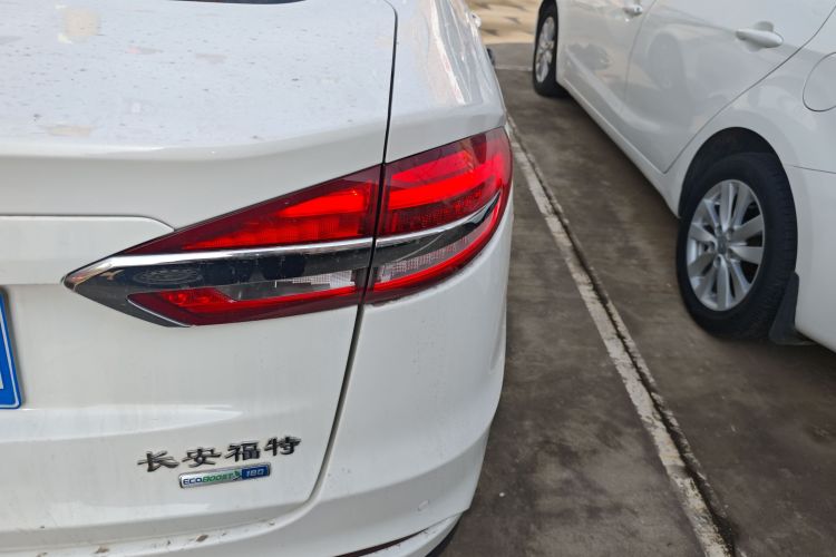福特 蒙迪欧 2018款 EcoBoost 180 智控豪华型 国VI车身外观9