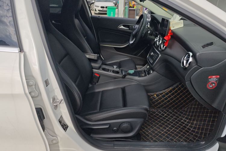 奔驰GLA 2017款 GLA 200 时尚型局部细节41