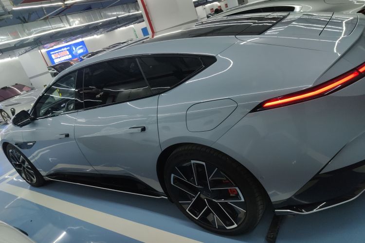 阿维塔12 2023款 650 三激光四驱性能版车身外观4