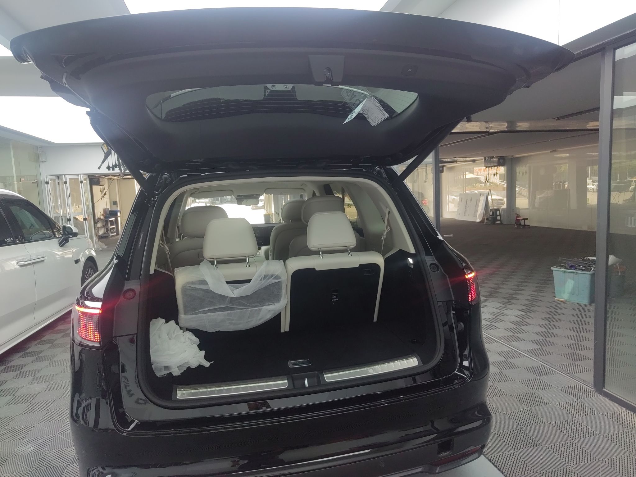 鸿蒙智行 问界M8 2025款 增程 Max+版 53.4kWh 6座版