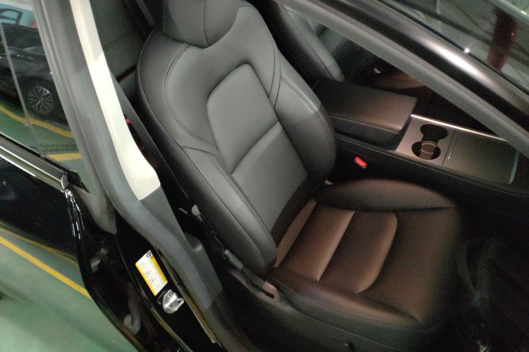 特斯拉 Model Y 2022款 Performance高性能全轮驱动版局部细节41