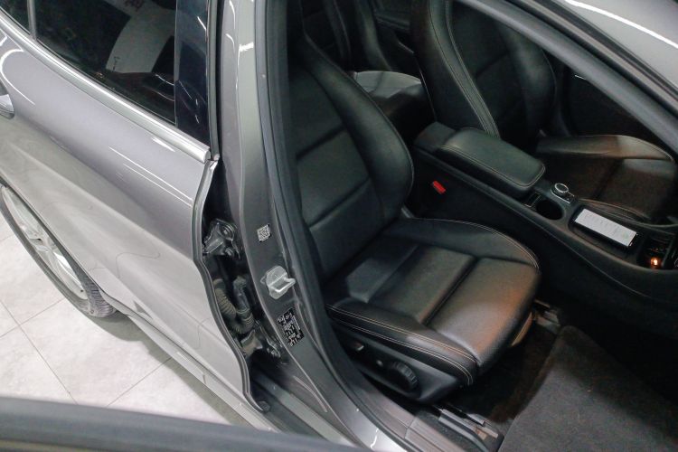 奔驰GLA 2016款 GLA 200 动感型局部细节41