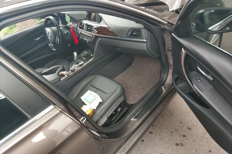 宝马3系 2013款 320Li 时尚型局部细节9005