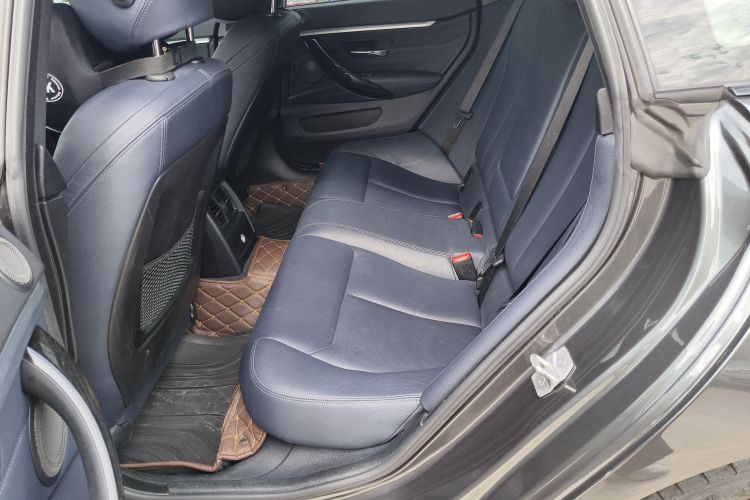 宝马4系 2020款 430i Gran Coupe M运动曜夜版中控内饰7004