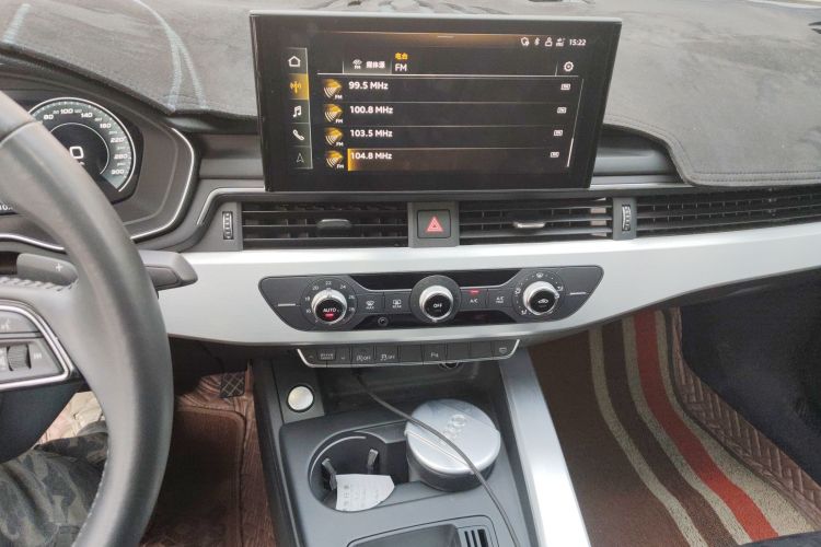 奥迪A4L 2020款 40 TFSI 时尚动感型中控内饰16