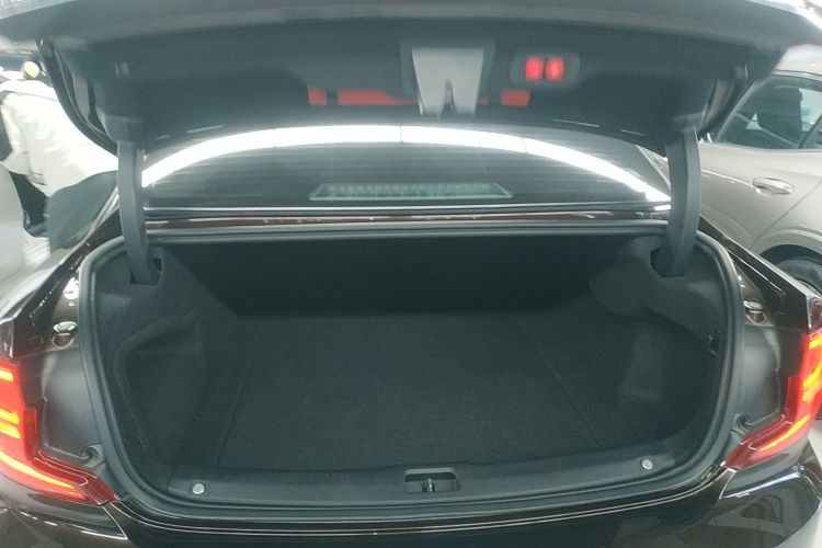 沃尔沃S90 2017款 T5 智雅版机舱底盘23