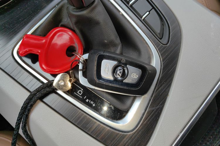 华颂7 2017款 2.0T 自动精英型中控内饰11