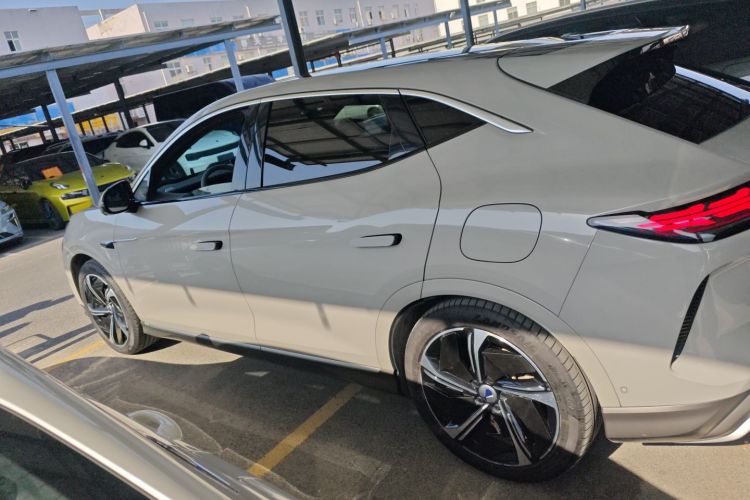 腾势N7 2023款 长续航性能版车身外观4