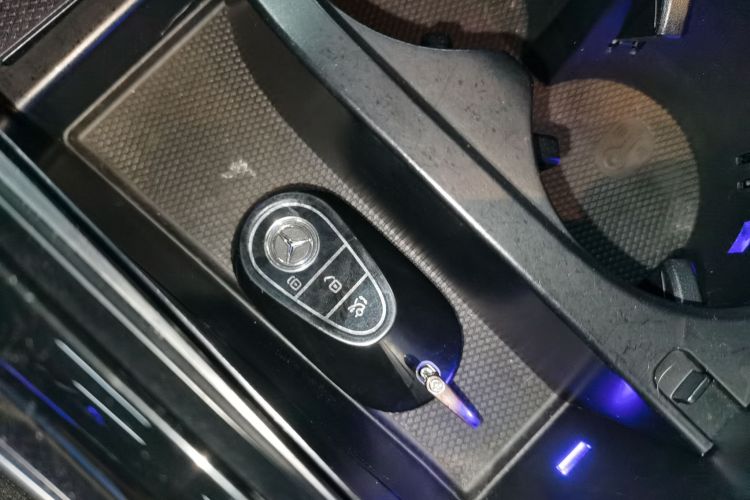 奔驰C级 2022款 改款 C 260 L 皓夜运动版中控内饰11