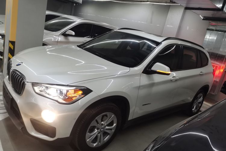 宝马X1 2016款 sDrive18Li 尊享型车身外观4