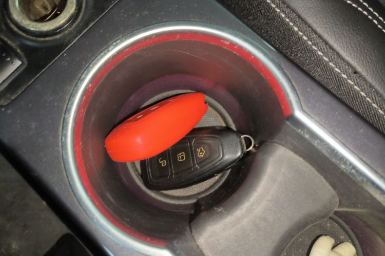 福特 翼虎 2015款 2.0L GTDi 四驱尊贵型中控内饰7001