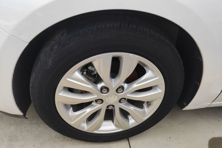 别克 英朗 2021款 改款 典范 1.5L 自动精英型车身外观35