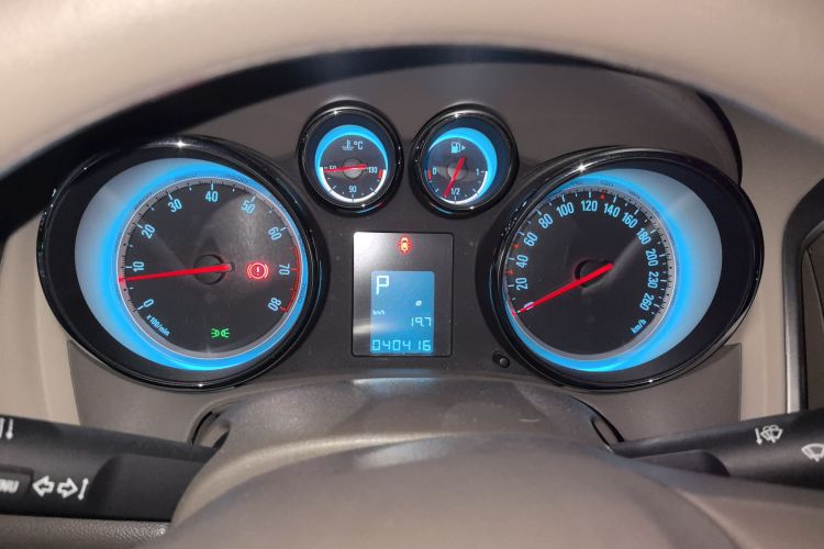 别克 英朗 2013款 GT 1.6L 自动时尚版中控内饰14