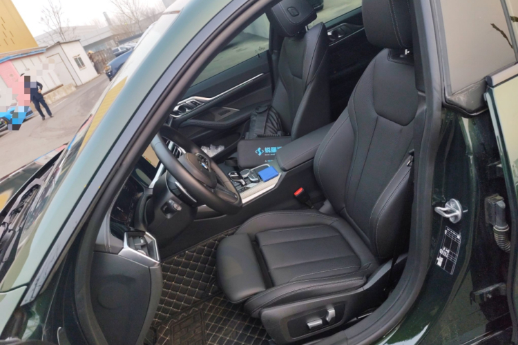 宝马4系 2022款 425i Gran Coupe M运动曜夜套装中控内饰19