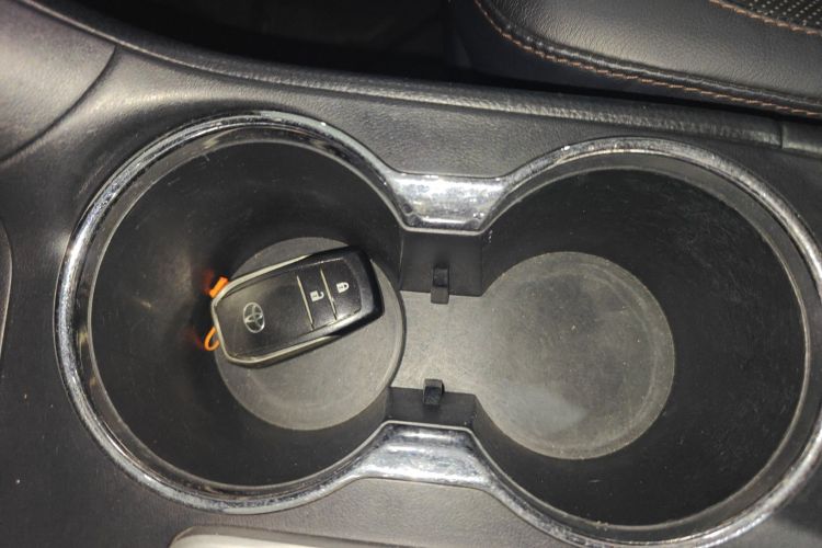 丰田 汉兰达 2015款 2.0T 四驱豪华版 7座中控内饰7001