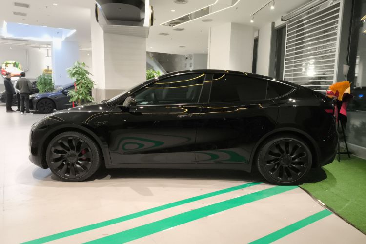 特斯拉 Model Y 2024款 Performance高性能版车身外观4