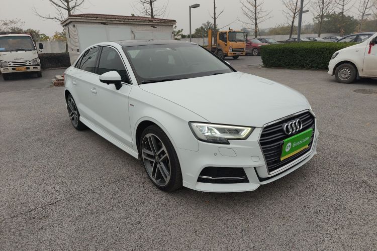 奥迪A3 2018款 30周年年型 Limousine 35 TFSI 运动型车身外观3