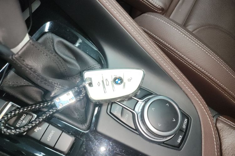 宝马X1新能源 2019款 xDrive25Le 里程升级版中控内饰7001