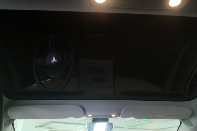 特斯拉 Model 3 2022款 后轮驱动版中控内饰22