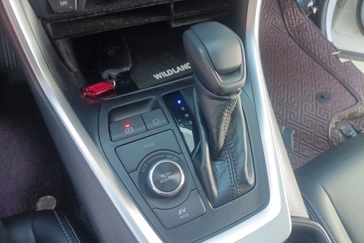 丰田 威兰达 2021款 双擎 2.5L E-CVT四驱豪华版局部细节18