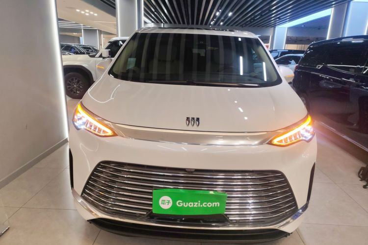 别克 世纪 2023款 2.0T 七座臻享款车身外观2