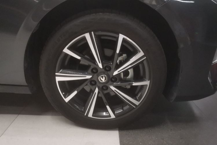 长安 逸动 2024款 1.5T GDI自动 尊贵型车身外观10