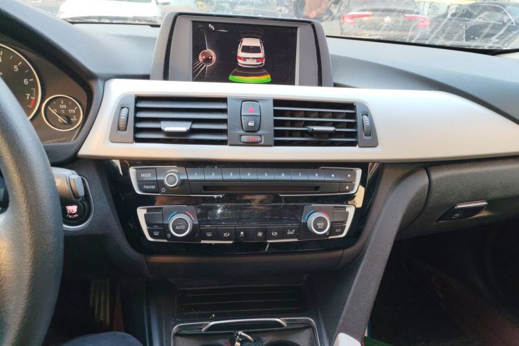 宝马3系 2016款 320Li 进取型中控内饰16