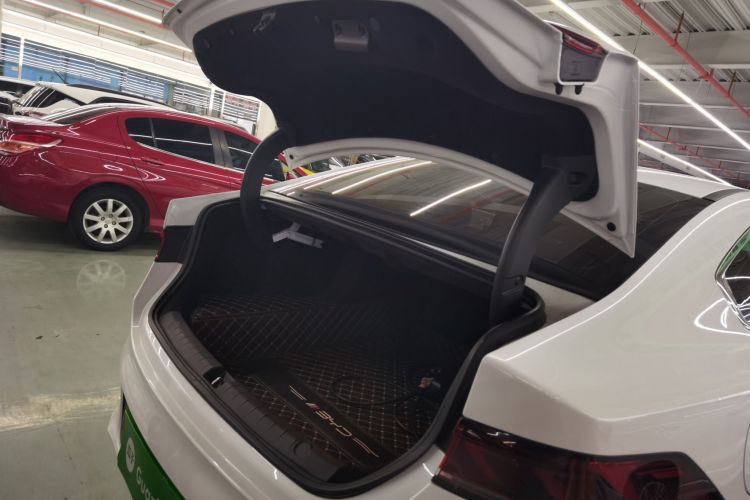 比亚迪 秦PLUS 2023款 冠军版 DM-i 120KM领先型机舱底盘23