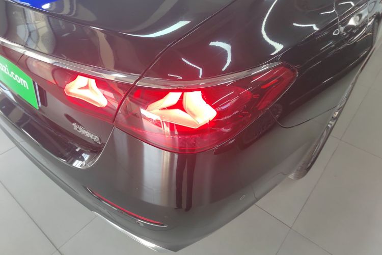 奔驰E级 2025款 E 300 L 时尚型车身外观9