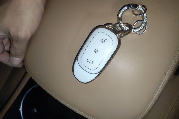 理想汽车 理想ONE 2021款 增程6座版中控内饰7001