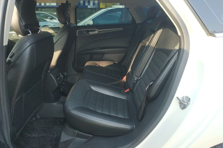 福特 蒙迪欧 2018款 EcoBoost 180 时尚型中控内饰21