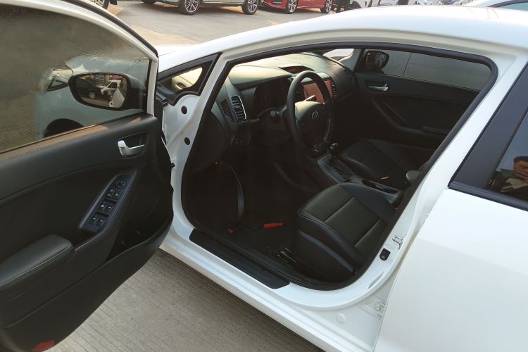 起亚K3 2015款 1.6L 自动GL中控内饰7003