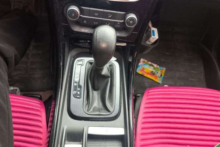 江铃 驭胜S330 2016款 1.5L GTDi 自动两驱舒适版中控内饰18