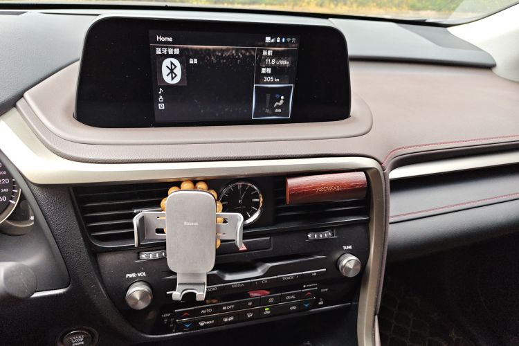 雷克萨斯RX 2020款 改款 300 四驱典雅版中控内饰16