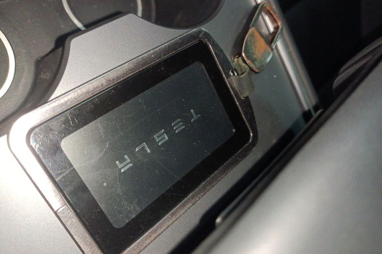 特斯拉 Model Y 2024款 长续航全轮驱动版中控内饰7001