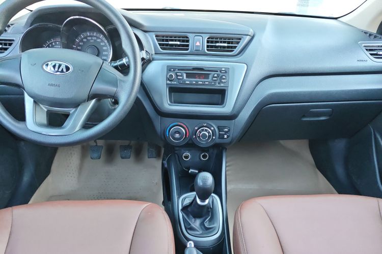 起亚K2 2012款 三厢 1.4L MT GLS纪念版中控内饰16