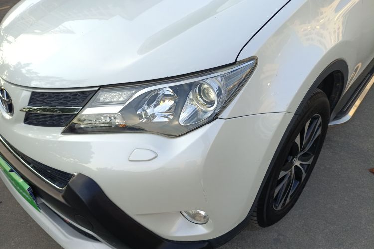 丰田 RAV4荣放 2015款 2.5L 自动四驱精英版局部细节36