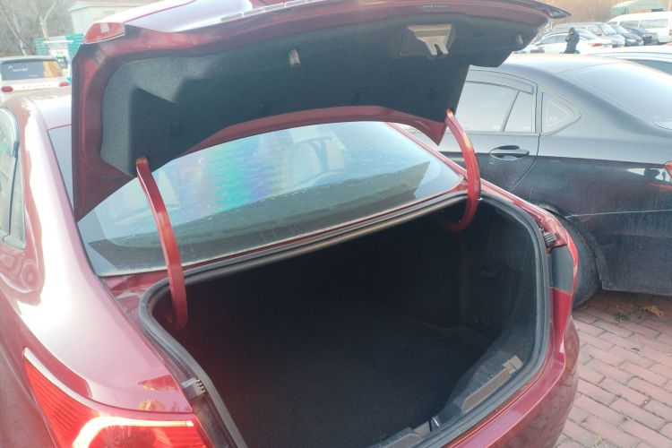 福特 福睿斯 2015款 1.5L 手动舒适型机舱底盘23