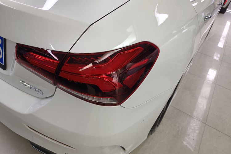 奔驰A级 2022款 改款三 A 200 L 运动轿车时尚型车身外观6006