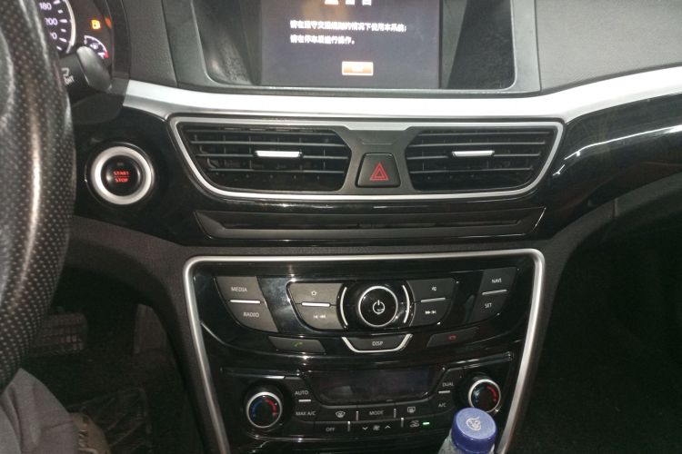 吉利汽车 博瑞 2015款 1.8T 尊贵型局部细节16