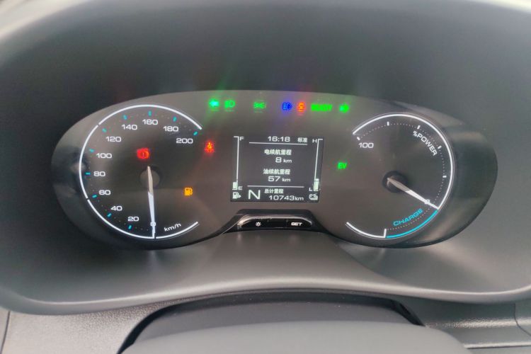 五菱汽车 五菱宏光新能源 2025款 增程式混动 50KM 舒适型中控内饰14