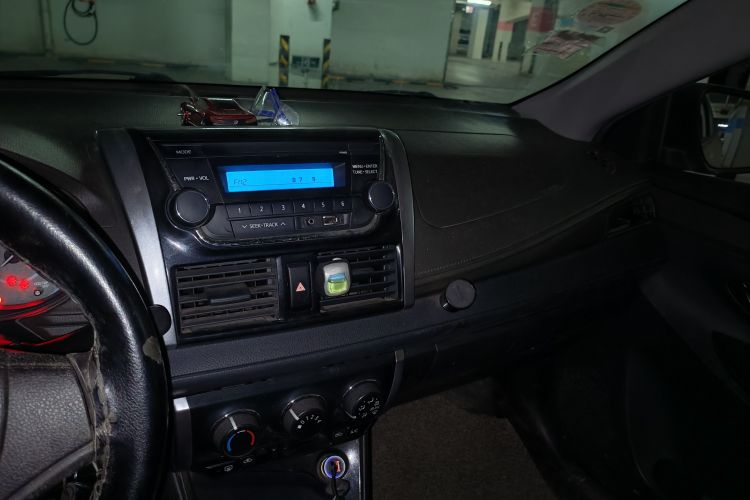 丰田 威驰 2016款 1.5L 手动智臻星耀版中控内饰16