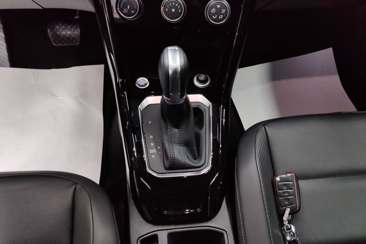 大众 T-ROC探歌 2019款 280TSI DSG两驱舒适型 国VI中控内饰18