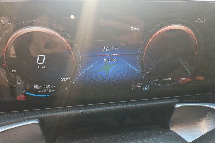 奔驰EQB 2023款 EQB 260中控内饰15