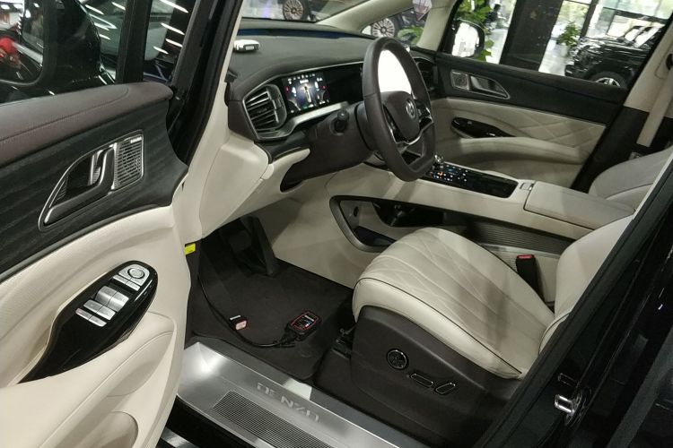 腾势D9 2024款 DM-i 980 四驱旗舰型中控内饰20